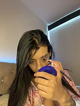 Laura fernandezII online show from December 16, 8:24 pm