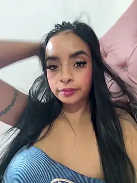 Laura fernandezII online show from February 25, 9:15 pm