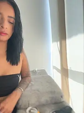 Snapshot of Laura_fernandezII chatting on May 20, 6:49 pm Laura fernandezII online show from May 20, 6:49 pm