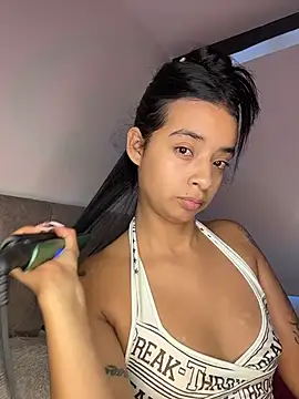 Laura fernandezII online show from December 2, 7:37 pm