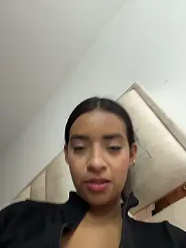 Snapshot of Laura_fernandezII chatting on February 15, 6:07 pm Laura fernandezII online show from February 15, 6:07 pm