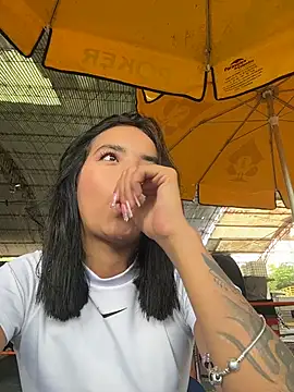 Snapshot of Laura_fernandezII chatting on January 31, 7:12 pm Laura fernandezII online show from January 31, 7:12 pm