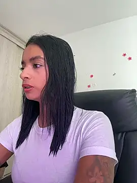 Snapshot of Laura_fernandezII chatting on June 22, 9:01 pm Laura fernandezII online show from June 22, 9:01 pm