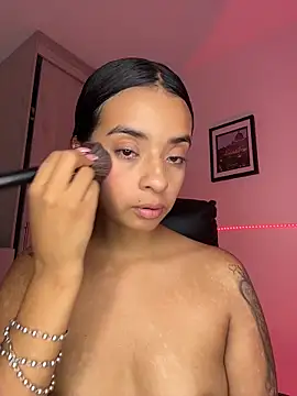 Snapshot of Laura_fernandezII chatting on February 13, 2:44 am Laura fernandezII online show from February 13, 2:44 am