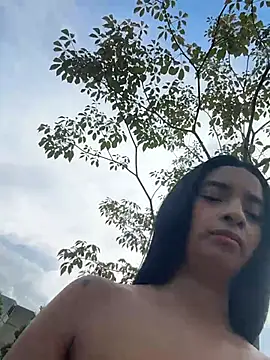 Snapshot of Laura_fernandezII chatting on May 8, 8:12 pm Laura fernandezII online show from May 8, 8:12 pm