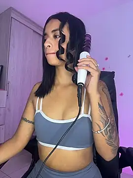 Snapshot of Laura_fernandezII chatting on June 25, 5:07 pm Laura fernandezII online show from June 25, 5:07 pm