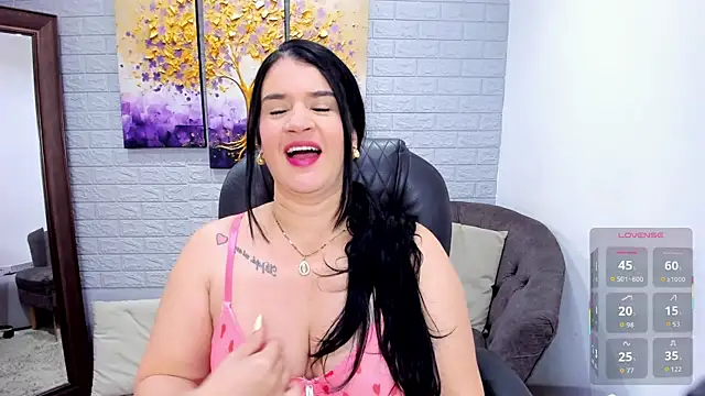 Snapshot of LenaRuiz_ chatting on April 25, 12:08 pm LenaRuiz online show from April 25, 12:08 pm