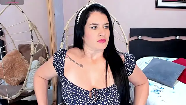 Snapshot of LenaRuiz_ chatting on January 6, 11:58 am LenaRuiz online show from January 6, 11:58 am