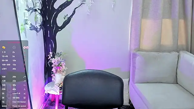 Snapshot of LenaRuiz_ chatting on September 24, 12:00 pm LenaRuiz online show from September 24, 12:00 pm