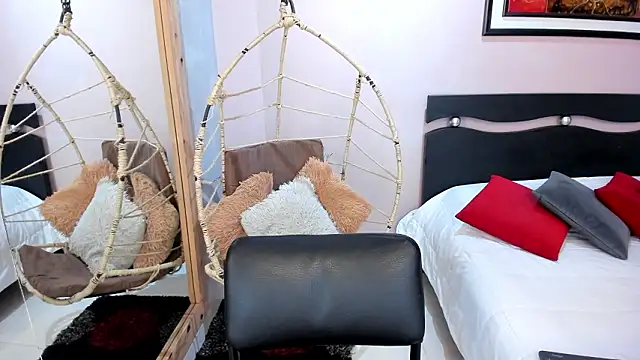 Snapshot of LenaRuiz_ chatting on February 28, 12:05 pm LenaRuiz online show from February 28, 12:05 pm