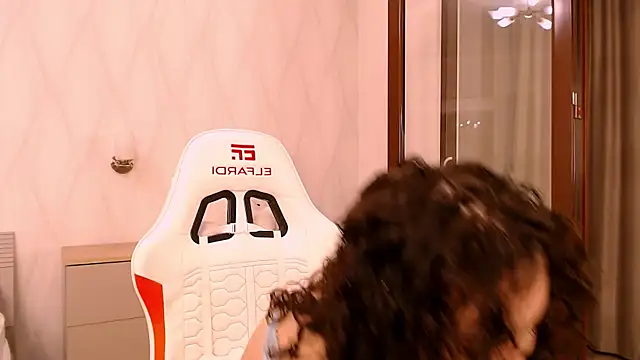 Snapshot of Ann__Cute chatting on December 23, 4:01 am Ann Cute online show from December 23, 4:01 am