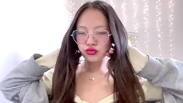 Risalynn online show from March 11, 6:41 am