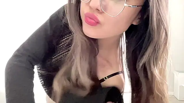 Risalynn online show from February 16, 6:43 am