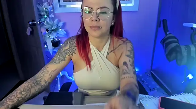 Snapshot of KAROL_MILF chatting on February 6, 1:27 am KAROL MILF online show from February 6, 1:27 am