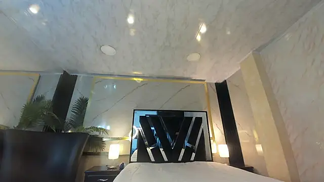 Princess Violett online show from December 5, 2:59 pm