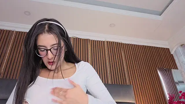 Snapshot of Princess_Violett chatting on June 4, 2:33 pm Princess Violett online show from June 4, 2:33 pm