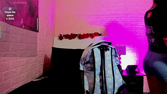 LYAA COLLINS  online show from January 11, 10:22 am