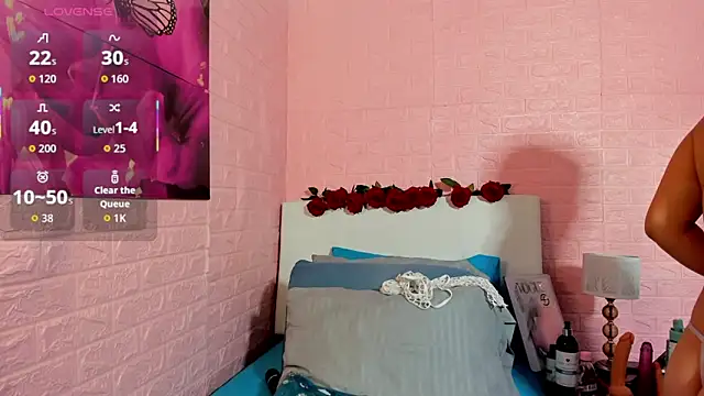 LYAA COLLINS  online show from January 8, 10:43 am