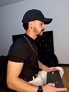 Snapshot of MAXIMUS_MASTE3 chatting on February 19, 2:12 am MAXIMUS MASTE3 online show from February 19, 2:12 am