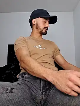 Snapshot of MAXIMUS_MASTE3 chatting on February 22, 7:34 am MAXIMUS MASTE3 online show from February 22, 7:34 am