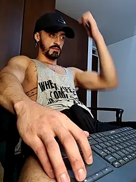 Snapshot of MAXIMUS_MASTE3 chatting on March 8, 3:17 am MAXIMUS MASTE3 online show from March 8, 3:17 am