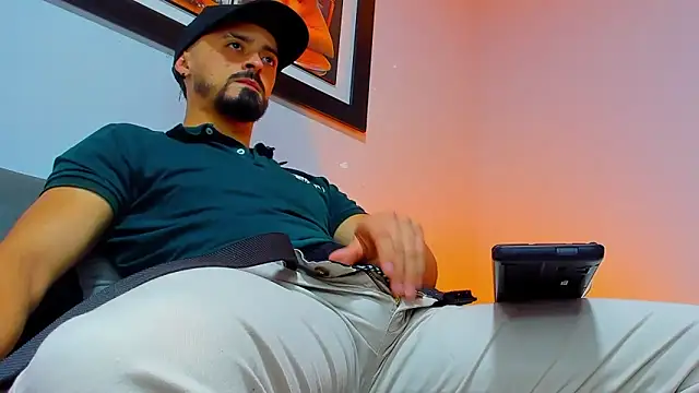 Snapshot of MAXIMUS_MASTE3 chatting on October 12, 11:39 pm MAXIMUS MASTE3 online show from October 12, 11:39 pm