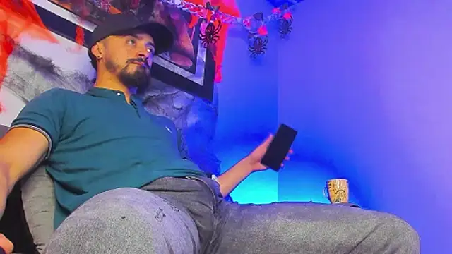 Snapshot of MAXIMUS_MASTE3 chatting on October 9, 9:37 pm MAXIMUS MASTE3 online show from October 9, 9:37 pm