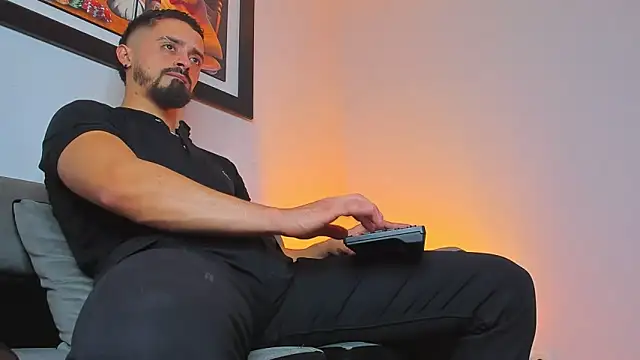 Snapshot of MAXIMUS_MASTE3 chatting on September 29, 8:03 pm MAXIMUS MASTE3 online show from September 29, 8:03 pm