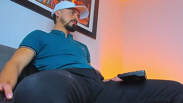 Snapshot of MAXIMUS_MASTE3 chatting on October 4, 8:54 pm MAXIMUS MASTE3 online show from October 4, 8:54 pm