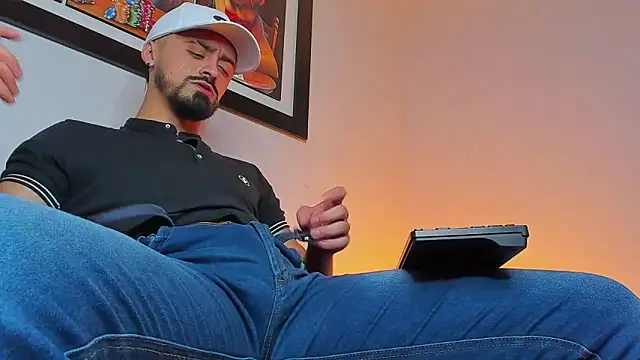 Snapshot of MAXIMUS_MASTE3 chatting on September 21, 8:47 pm MAXIMUS MASTE3 online show from September 21, 8:47 pm