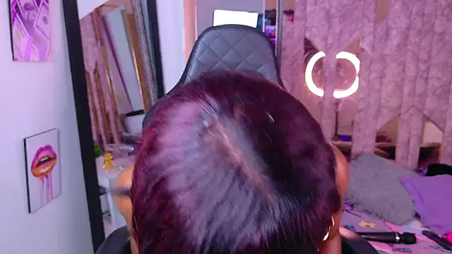 Snapshot of SarahBrunet chatting on February 25, 11:04 pm SarahBrunet online show from February 25, 11:04 pm