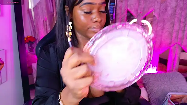 SarahBrunet online show from April 13, 3:49 pm