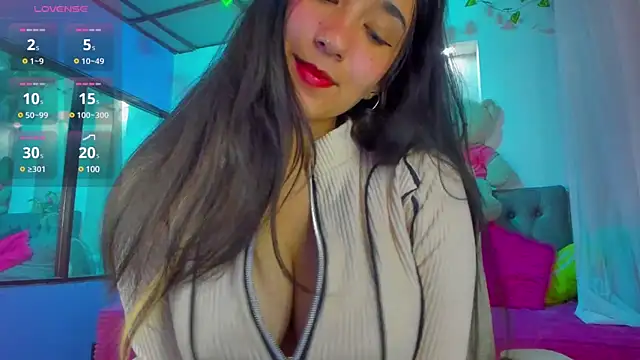 Snapshot of juliieta_love chatting on December 23, 9:18 pm juliieta love online show from December 23, 9:18 pm