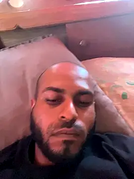 islandvybee55 online show from October 30, 3:42 pm