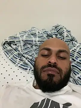 islandvybee55 online show from March 1, 6:03 am