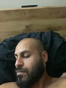 islandvybee55 online show from March 19, 2:11 am