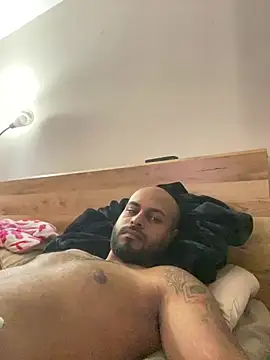 islandvybee55 online show from April 2, 4:24 pm