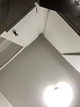 islandvybee55 online show from April 12, 7:22 am