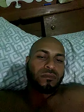 islandvybee55 online show from December 17, 2:49 am