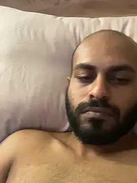 islandvybee55 online show from April 18, 7:07 pm