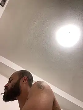 islandvybee55 online show from February 9, 4:36 am