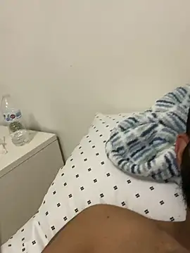 islandvybee55 online show from February 12, 5:26 am