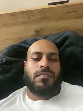 islandvybee55 online show from March 13, 10:04 pm