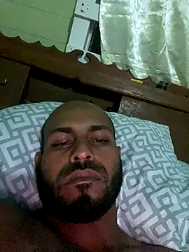 islandvybee55 online show from December 23, 3:39 am