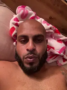 islandvybee55 online show from March 1, 1:05 am