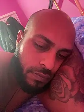 islandvybee55 online show from February 25, 2:45 am