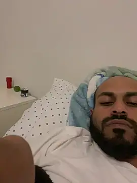 islandvybee55 online show from February 2, 1:45 am