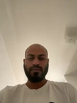 islandvybee55 online show from March 9, 8:31 pm