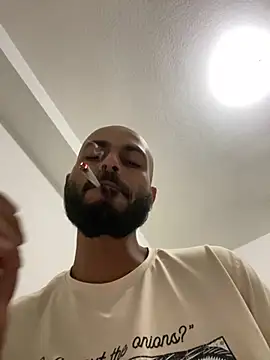 islandvybee55 online show from March 3, 12:56 am