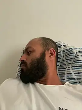 islandvybee55 online show from March 22, 9:42 pm